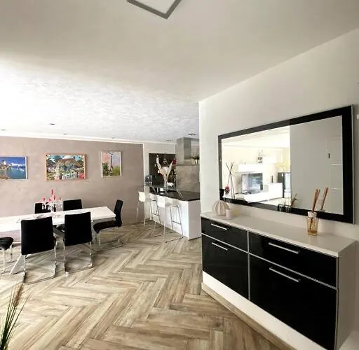 Mit Pool Villa Siegburg